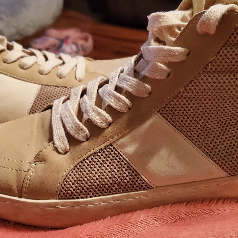 White Raven Sneakers